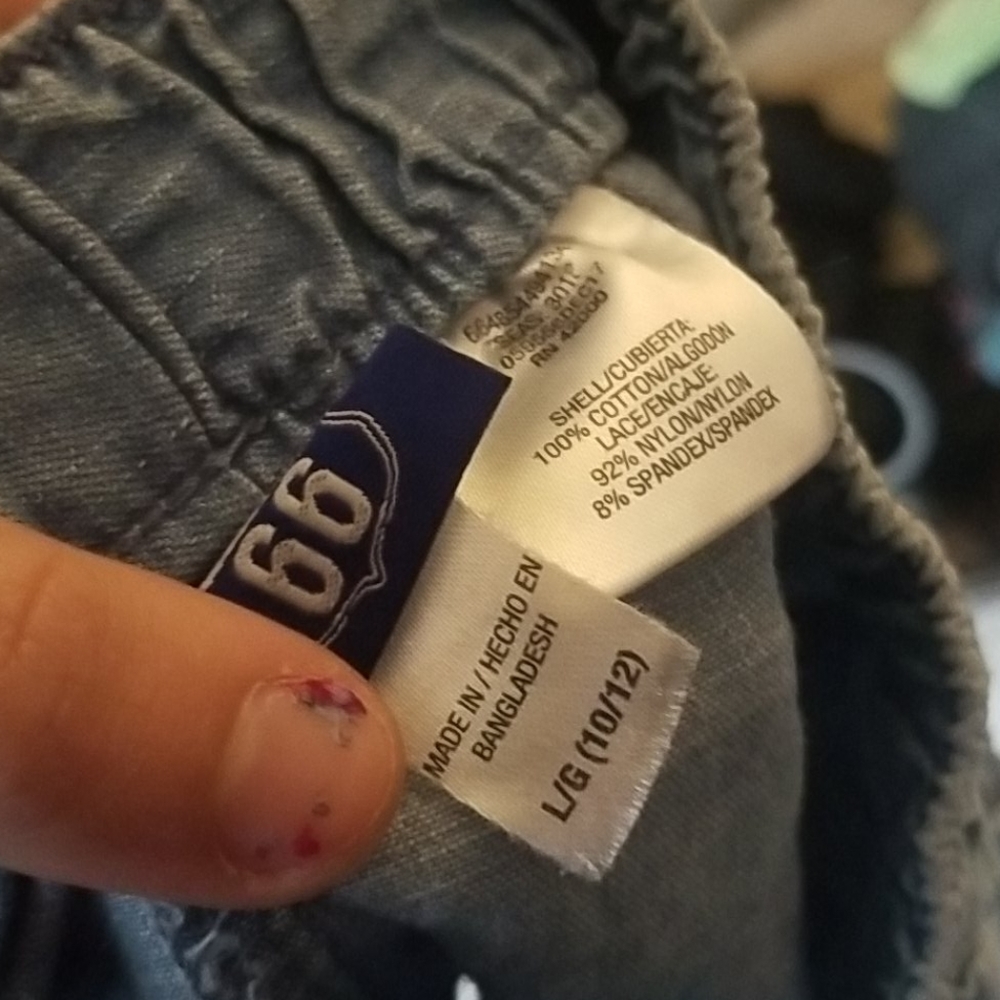 Shorts - Picture 3 of 4